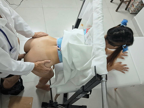 ChiliMovies presents: Gynecologist loses cell phone that contained videos of his patients!