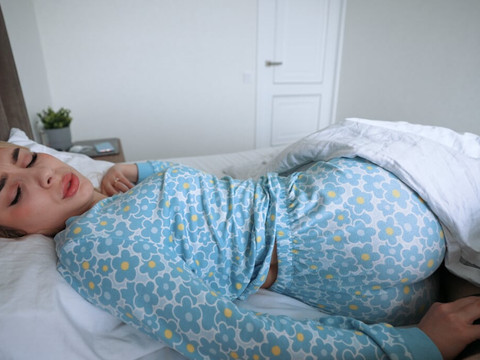 ChiliMovies presents: My whore step mom wakes me up in the best way she knows!