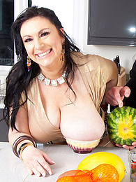 Chili Movies presents: Sex in the kitchen
